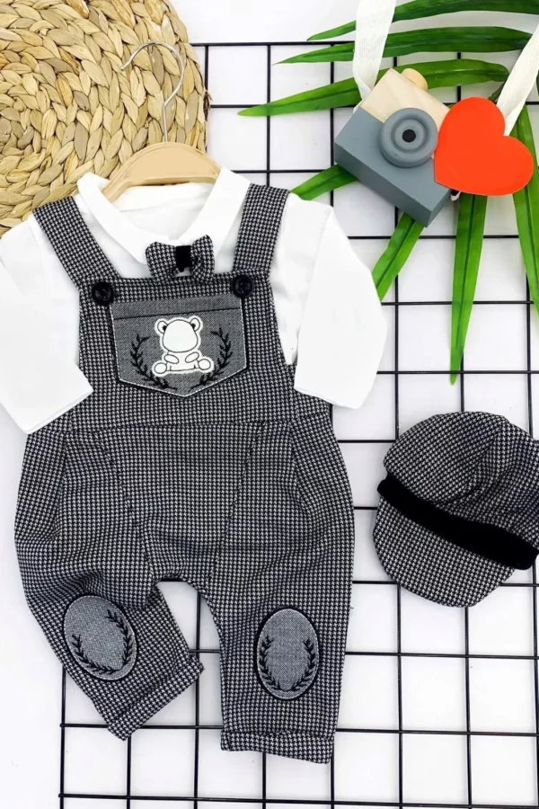 3-6-9-12 Ay Papyonlu Kırçıl Nakış Detaylı Kasket Şapkalı Uzun Kollu 3lü Erkek Bebek Salopet Takımı