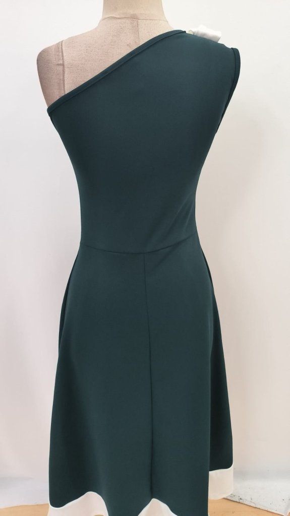 Kadın Tek Omuzu Açık Omuzlardan Kurdela Detaylı çift Renkli Ithal Krep Elbise - Görsel 13