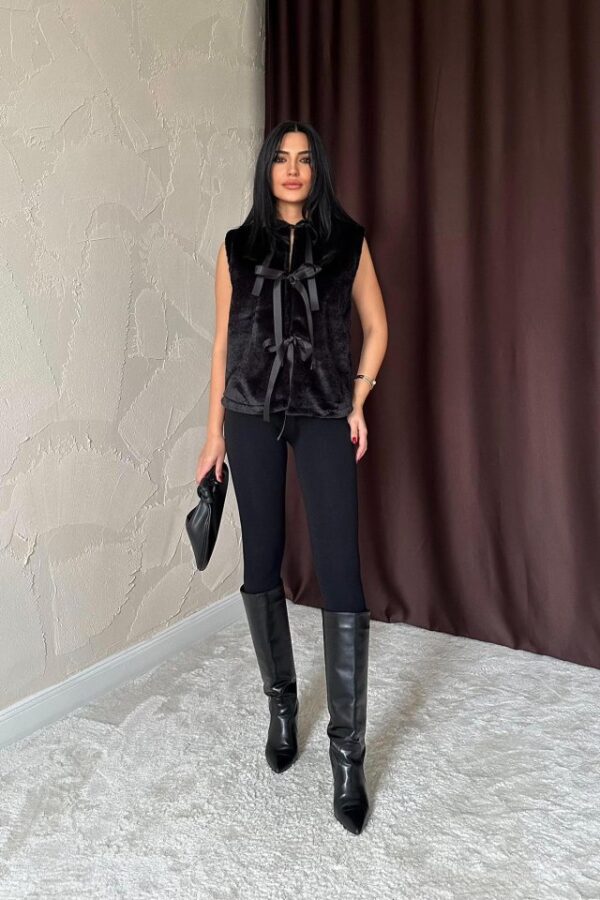 Siyah Fiyonklu Peluş Yelek