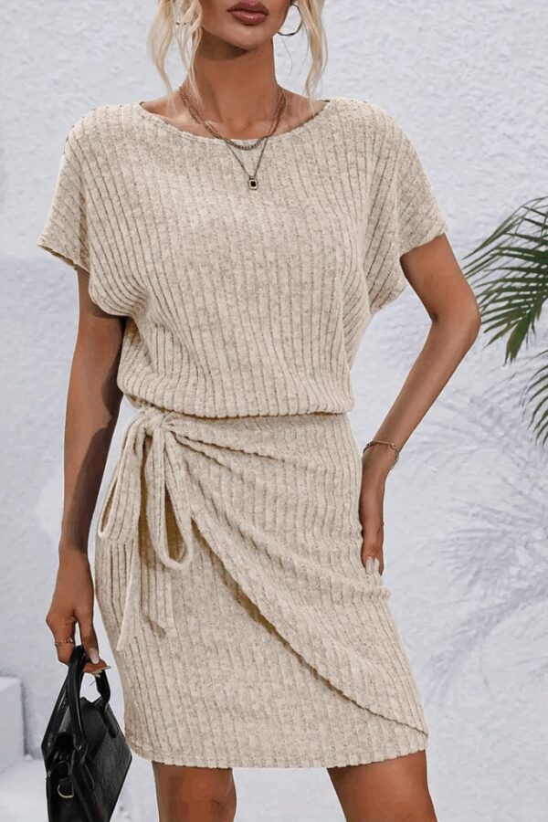 Kadın Kısa Kollu Yakası Açık Belden Lastikli Yandan Bağlamalı Kalın Fitilli Kaşkorse Elbise