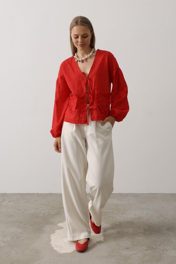 Kalp Detaylı Bağlamalı Brode Bluz - Beyaz