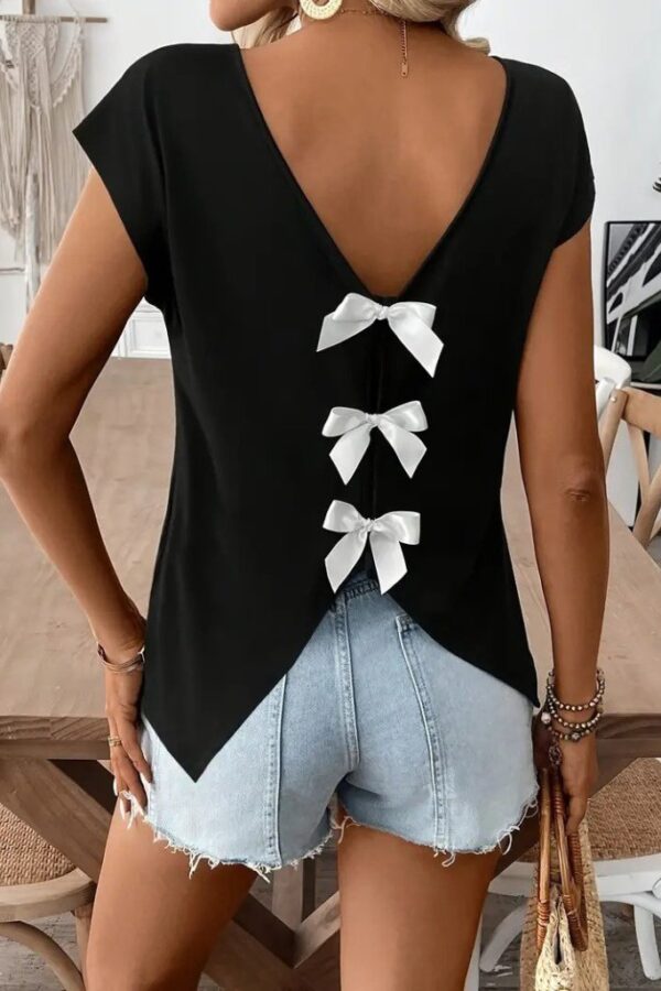 Kadın Kısa Kollu V Yakalı Arkadan Kurdele Detaylı Viskon Bluz