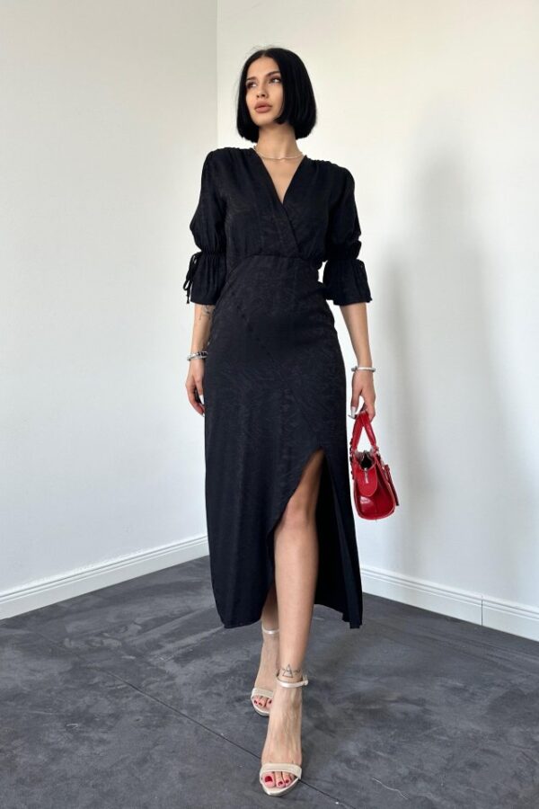 Siyah Yırtmaçlı Jakar Elbise