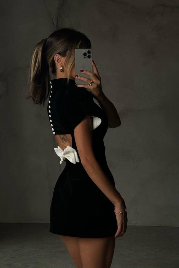 Kadın Atlas Kumaş Iç Astarlı Gizli Fermuarlı Inci Düğme Detaylı Mini Elbise