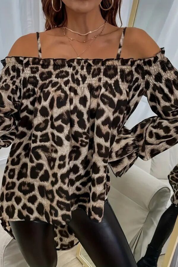 Kadın Ip Askılı Omuzlardan Açık Leopar Desenli Asimetrik Kesim Süprem Bluz