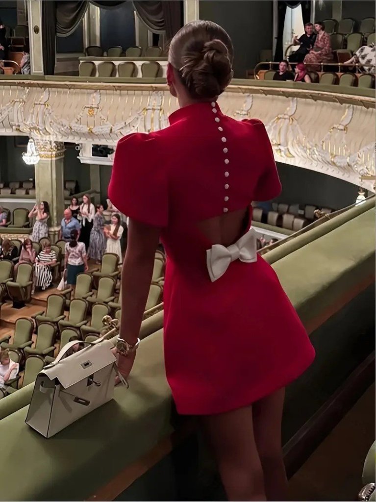 Kadın Kısa Kollu Balıkçı Yaka Arkadan Kelebek Dekolte Detaylı Kısa Atlas Elbise - Görsel 3