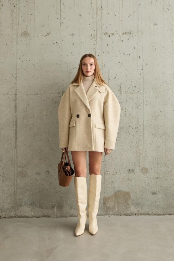 Siyah İki Düğmeli Manto