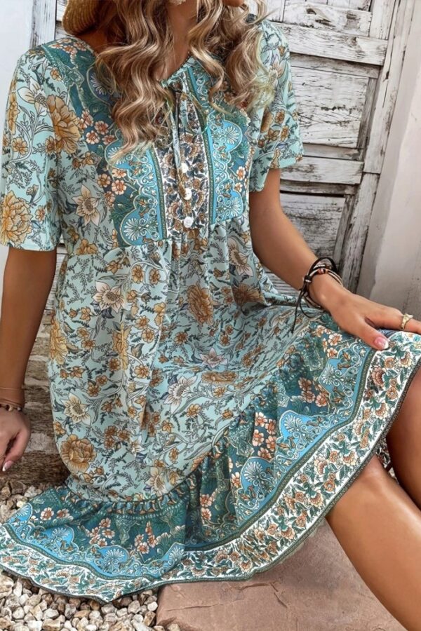 Kadın Kısa Kollu Yakası Bağcıklı önden Düğmeli Fırfır Desenli Süprem Elbise