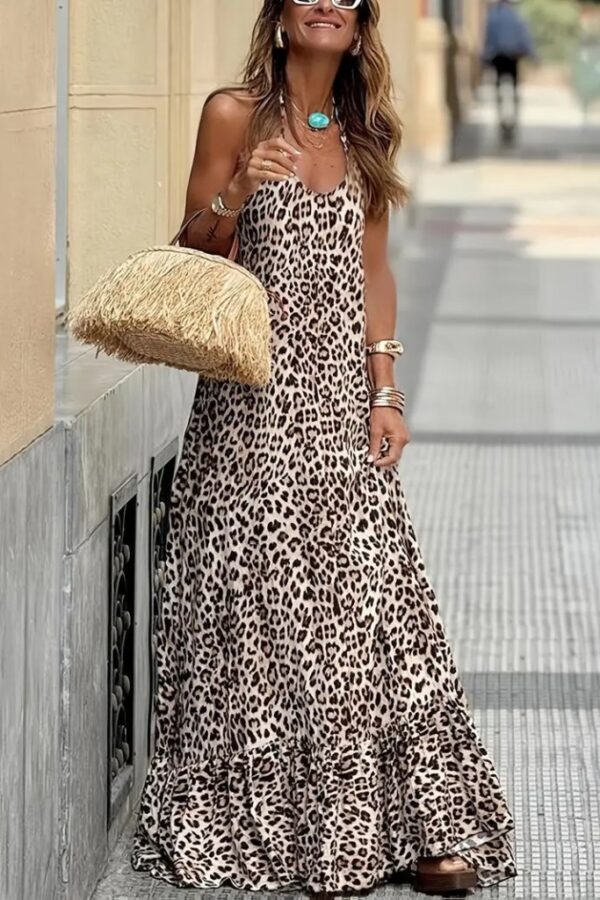 Kadın Sırtı Açık Yuvarlak Yaka Eteği Fırfırlı Leopar Desenli Süprem Elbise