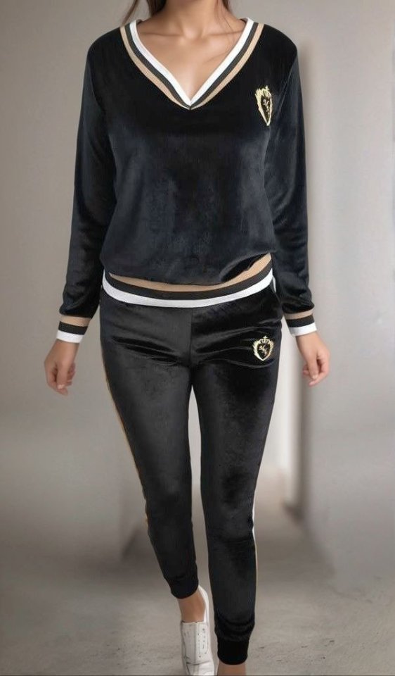 Kadın Uzun Kollu V Yaka Yakası Ve Kol Ağzı şerit Detay Armalı Kadife Takım