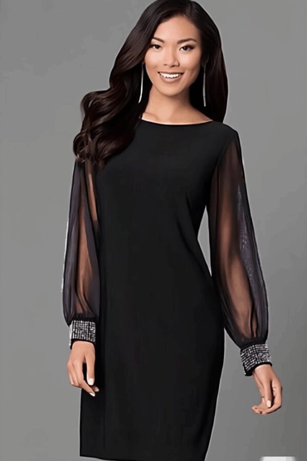 Kadın Uzun Kollu Yakası Yanlardan Hafif Açık Kollar Tül Ve Taş Detay Kısa Krep Elbise