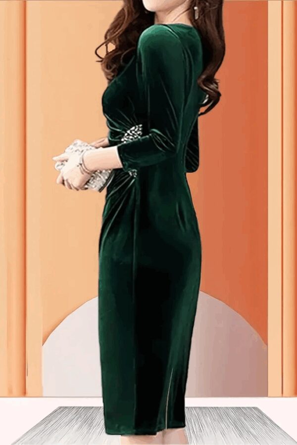 Kadın Uzun Kollu Bot Yaka Yanı Taş Detaylı Midi Kadife Elbise