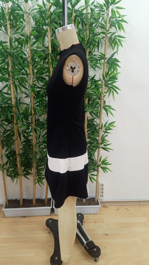 Kadın Sıfır Kol Yarı Balıkçı Yaka şerit Detaylı Ithal Krep Elbise - Görsel 11