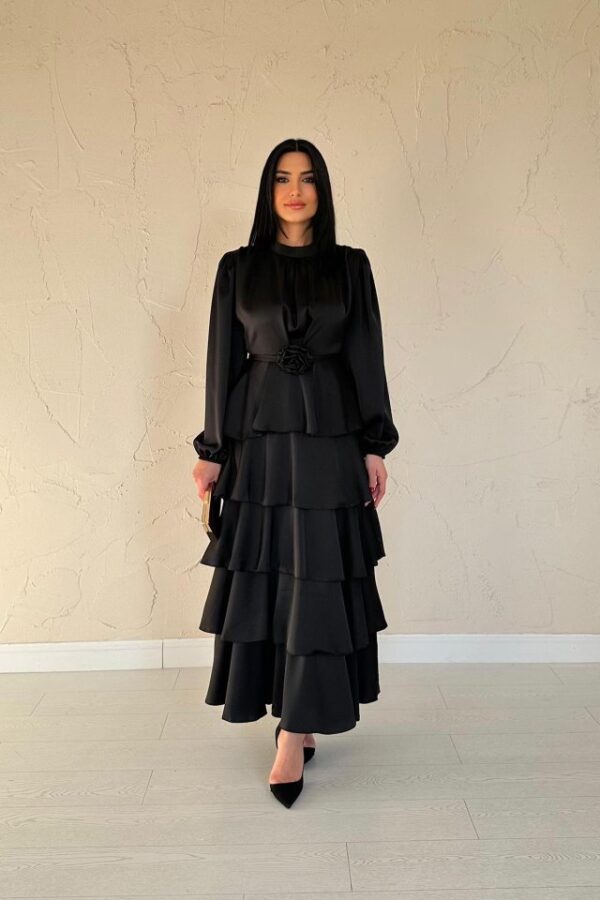 Siyah Saten Büzgülü Kat Kat Elbise