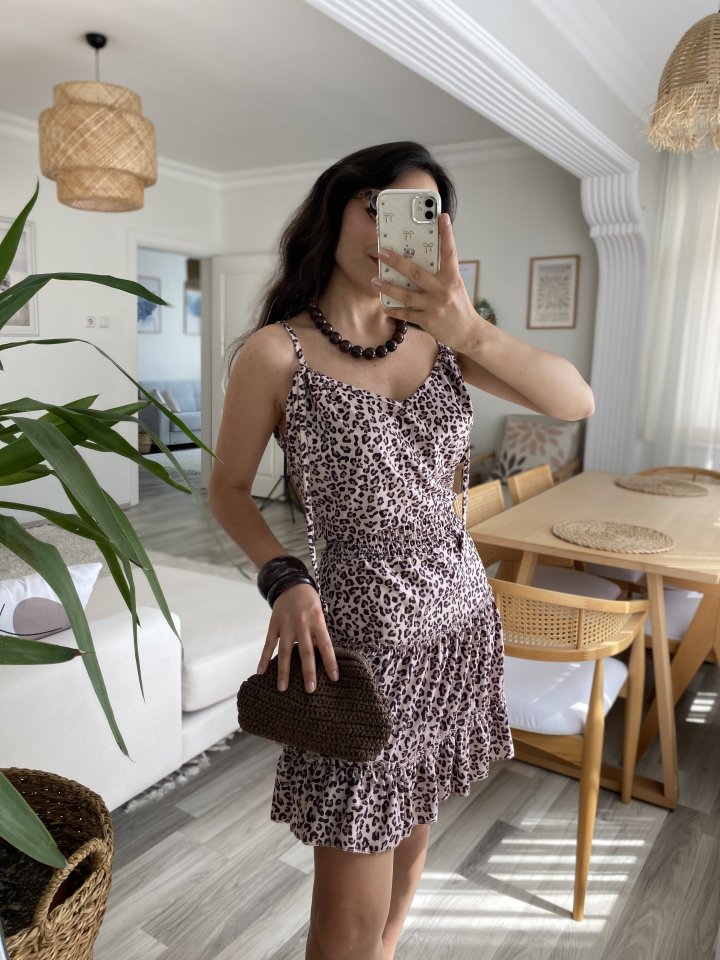 Kadın Askılı V Yaka Beli Pileli Leopar Desen Eteği Fırfırlı Süprem Elbise - Görsel 5