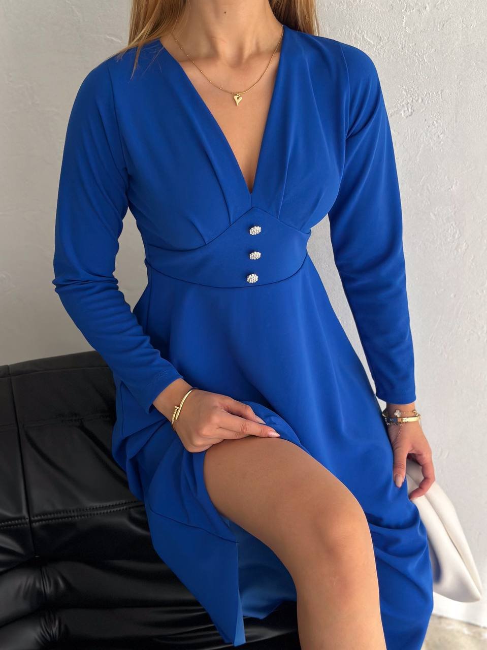 Kadın Krep Kumaş Düğme Detaylı V Yaka Uzun Kollu Midi Boy Elbise - Görsel 6