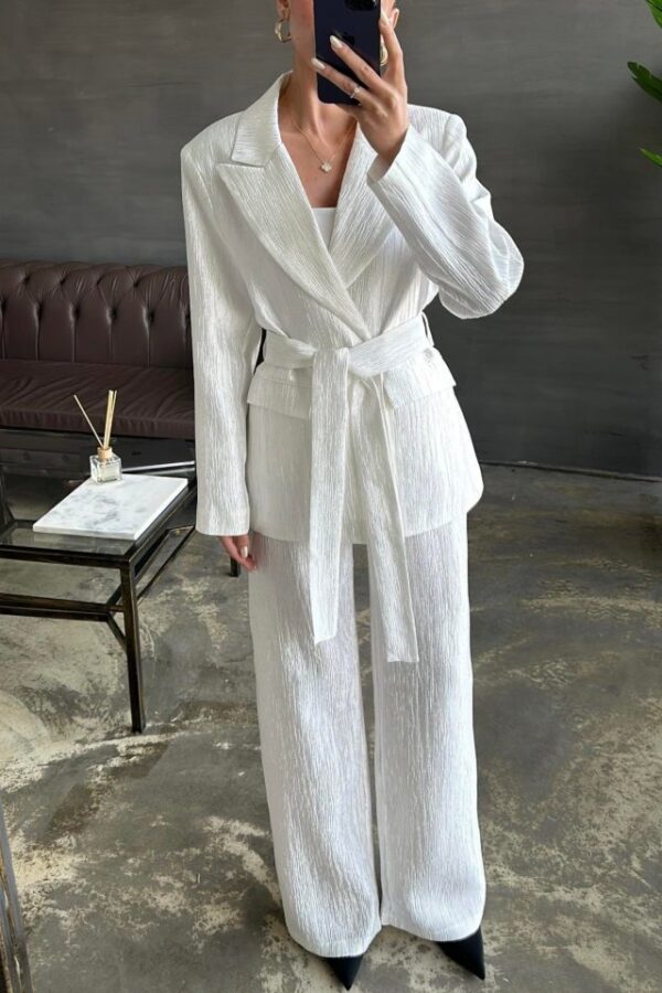 Ekru Beli Kuşaklı Ceket Ve Pantolon Parlak Takım