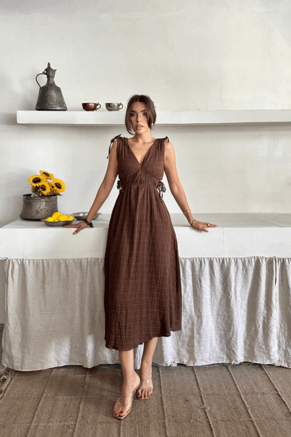 MÜSLİN ELBİSE OMUZ BÜZGÜ DETAYLI V YAKA KOLSUZ ELBİSE - Bebe Mavi