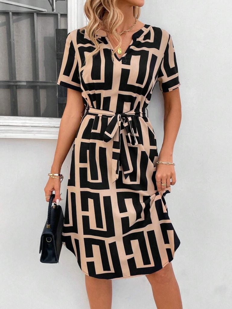 Kadın Kısa Kollu V Yakalı Desenli Kuşaklı Süprem Elbise - Görsel 4