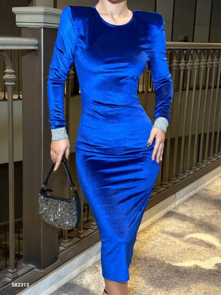 Kadın Bisiklet Yaka Vatkalı Manşet Detay Kadife Kumaş Midi Boy Elbise