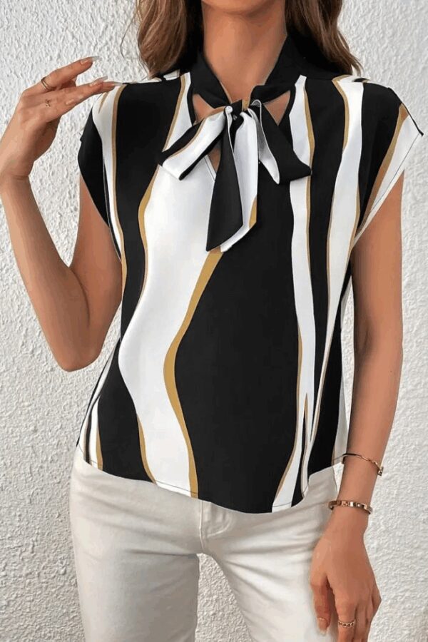 Kadın Kısa Kollu Boyundan Bağlamalı Desenli Dokuma Bluz