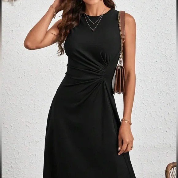 Kadın Sıfır Kollu Bisiklet Yaka Büzgülü Asimetrik Kesim Detaylı Janjan Krep Elbise - Görsel 5