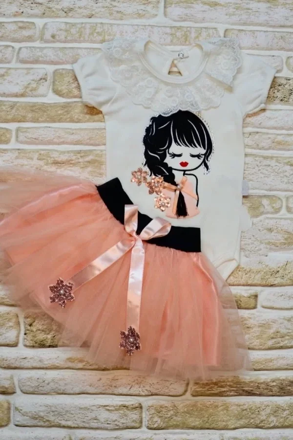 9-12-18 Ay Saçı Örgülü Kız Nakışlı Kurdelalı Kısa Kollu Tütü Etek 2li Kız Bebek Takımı