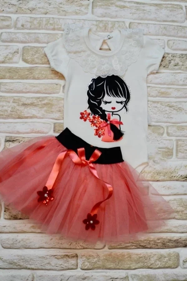 9-12-18 Ay Saçı Örgülü Kız Nakışlı Kurdelalı Kısa Kollu Tütü Etek 2li Kız Bebek Takımı