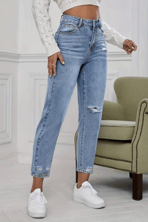 Kadın Açık Mavi Yırtık Mom Fit Kot Pantolon