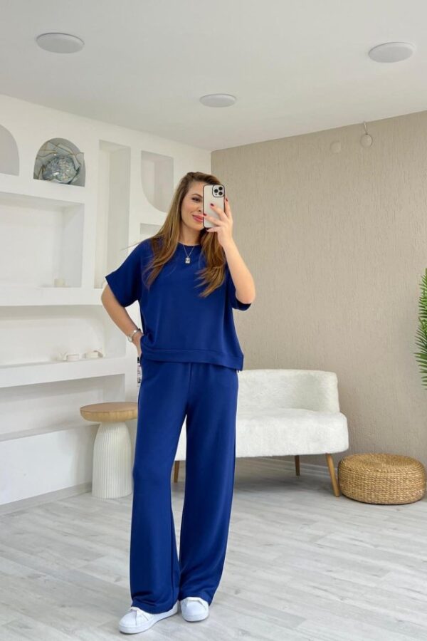 Kadın Modal Kumaş V Yaka Tişört Ve Bol Kesim Pantolon Ikili Takım