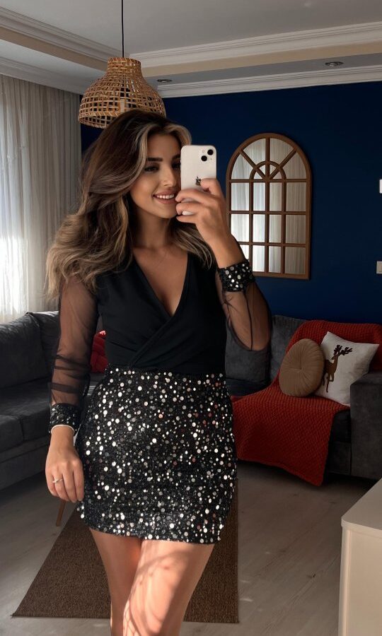 Kadın Uzun Kollu V Yakalı üst Krep Alt Payet Kısa Elbise