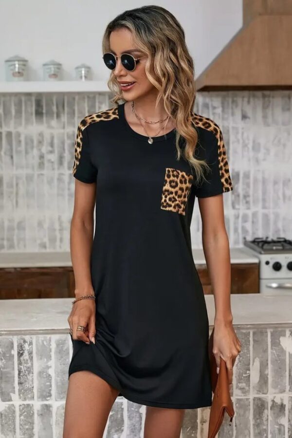 Kadın Kısa Kollu Yuvarlak Yaka Cepli Leopar Desen Detaylı Viskon Elbise