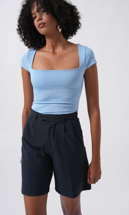 Pencere Detay Mini Dekolte Bluz