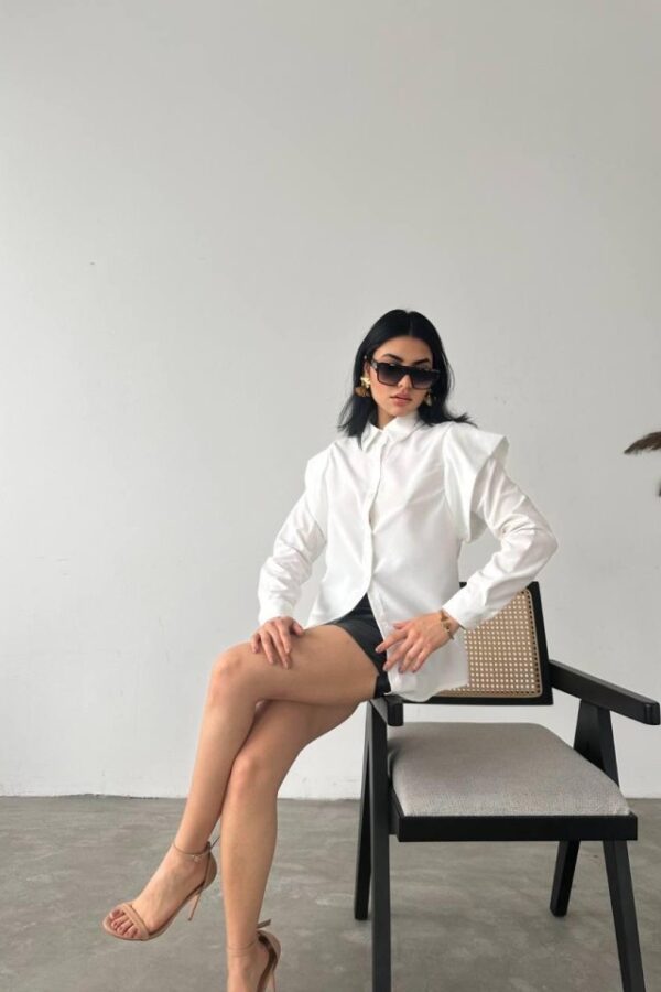 Omuz Tasarım Detaylı Gömlek