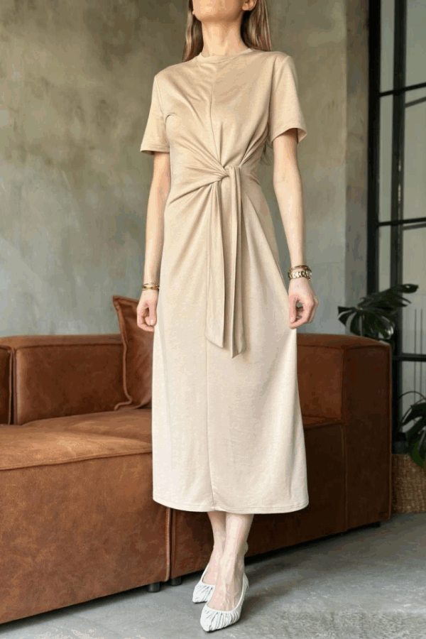 Osy Modal Yumuşak Dokulu Kumaş Yandan Bağlamalı Elbise - Bej