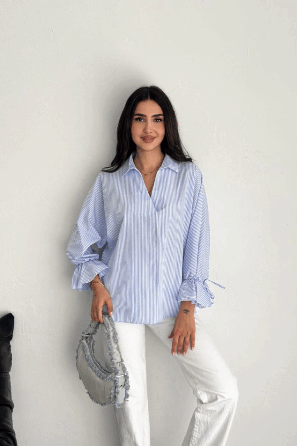 Arkası Asimetrik Yırtmaç Kesim Detaylı Cizgili Bluz Gömlek - Mavi