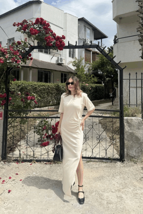 Kısa Kollu Uzun Yandan Yırtmaçlı Elbise - Beyaz