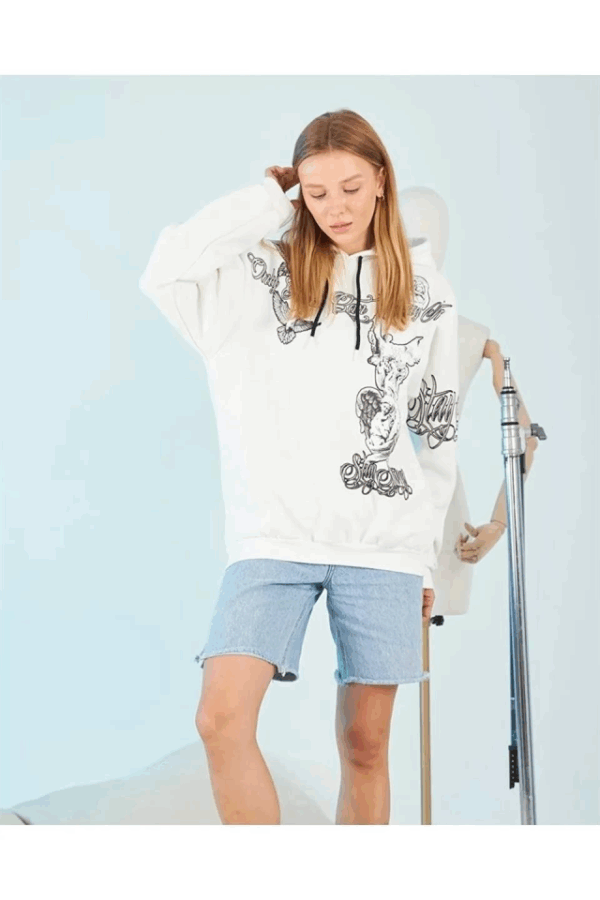 Kapüşonlu Üç İplik Sweatshirt – Beyaz Strong Heykel Baskılı, Rahat Kalıp, Kanguru Cepli Modern Tasarım