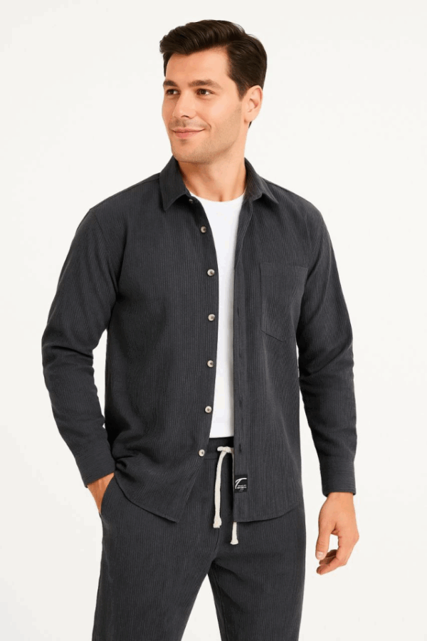 Erkek Kadife Oversize Takım – Gömlek Ve Pantolon İkili Set Füme Corduroy Şıklığı, Rahat Ve Zarif Duruş Yumuşak Dokulu Kadife Kumaş, Düğmeli Gömlek Üst Ve Lastikli Pantolon Alt Parça Ile Gün Boyu Konfor- Füme