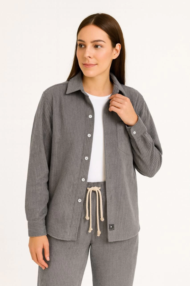 Kadife Oversize Takım – Gömlek Ve Pantolon İkili Set Füme Corduroy Şıklığı, Rahat Ve Zarif Duruş Yumuşak Dokulu Kadife Kumaş, Düğmeli Gömlek Üst Ve Lastikli Pantolon Alt Parça Ile Gün Boyu Konfor- Füme - Görsel 3