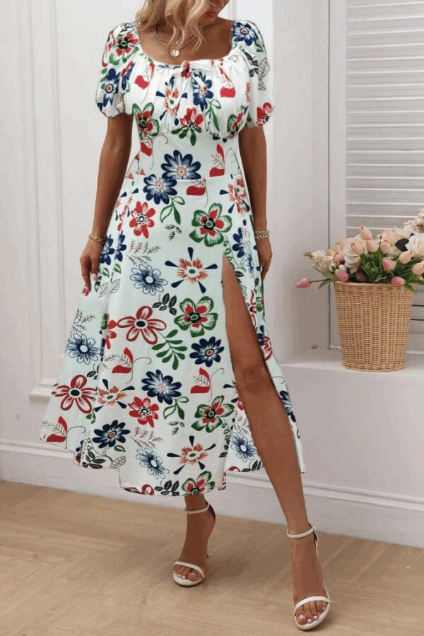 Kadın Kısa Kollu Kare Yaka önü Büzgü Ve Bağcık Yandan Yırtmaç Detayçiçek Desenli Süprem Elbise