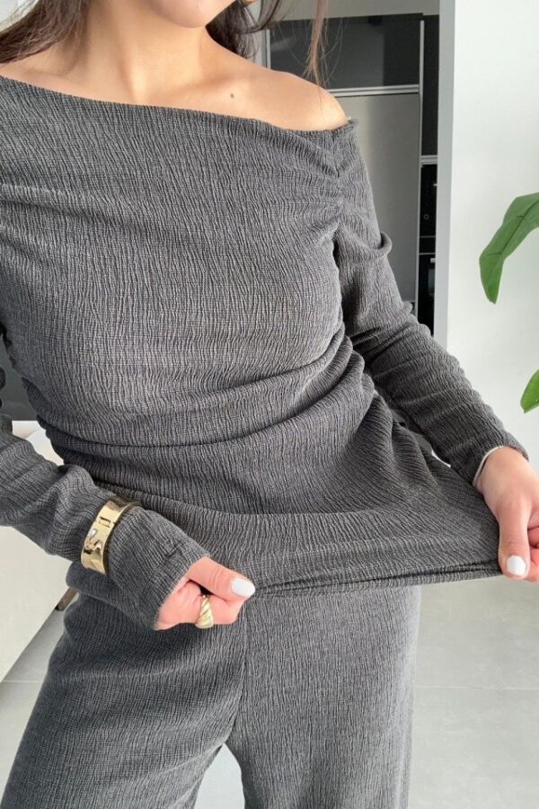 Kadın Kayık Yaka Yanı Büzgülü Omuz Dekolteli Bluz Vesalaş Ispanyol Paça Pantolon Ikili Takım