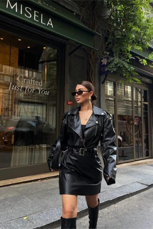 SİYAH DERİ KISA  ELBİSE ÜST CEKET GÖRÜNÜMLÜ - Siyah