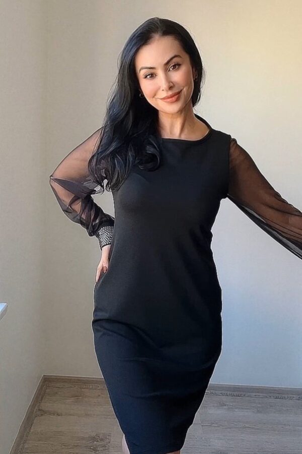 Kadın Uzun Kollu Yakası Yanlardan Hafif Açık Kollar Tül Ve Taş Detay Kısa Krep Elbise