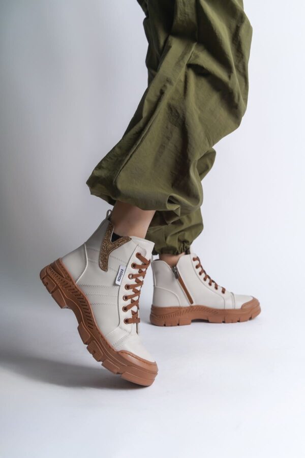 AMBER Bağcıklı Fermuarlı Ortopedik Taban Kadın Bot  CTT - Krem