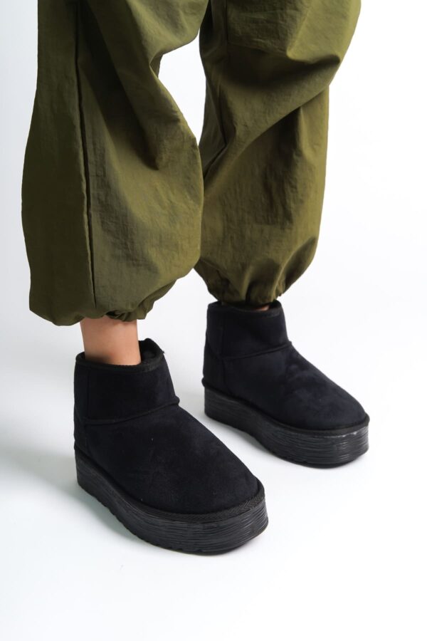 AMELIA Bağcıksız Düz ve Kalın Taban İçi Kürklü Kısa Süet Kadın Bot  SST - Siyah