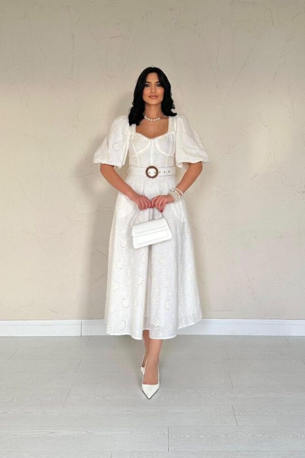 Ekru Göğüs Kup Detaylı Kemerli Brode Elbise