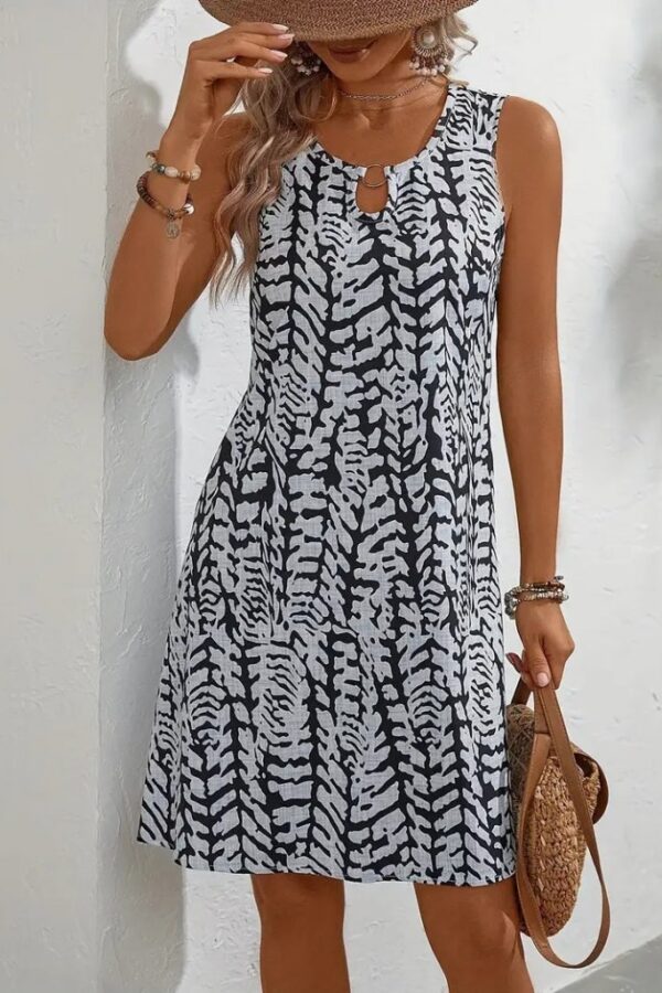 Kadın Sıfır Kol Yakadan Halka Detaylı Desenli Kısa Bürümcük Elbise