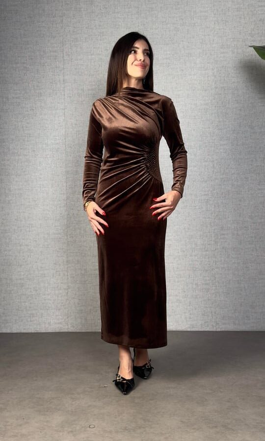 Kadınbalıkçı Yaka Büzgü Ve Taş Işleme Detay Maxi Boy Kadife Elbise