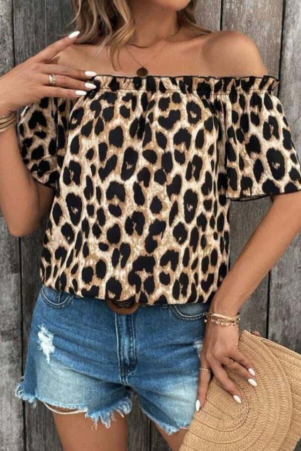 Kadın Madonna Yaka Fırfırlı Leopar Desenli Mikro Kumaş Bluz